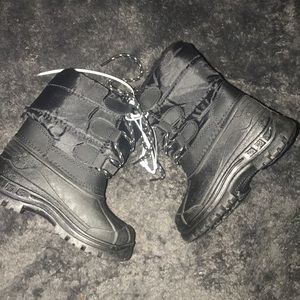 Toddlers snow boots ❄️